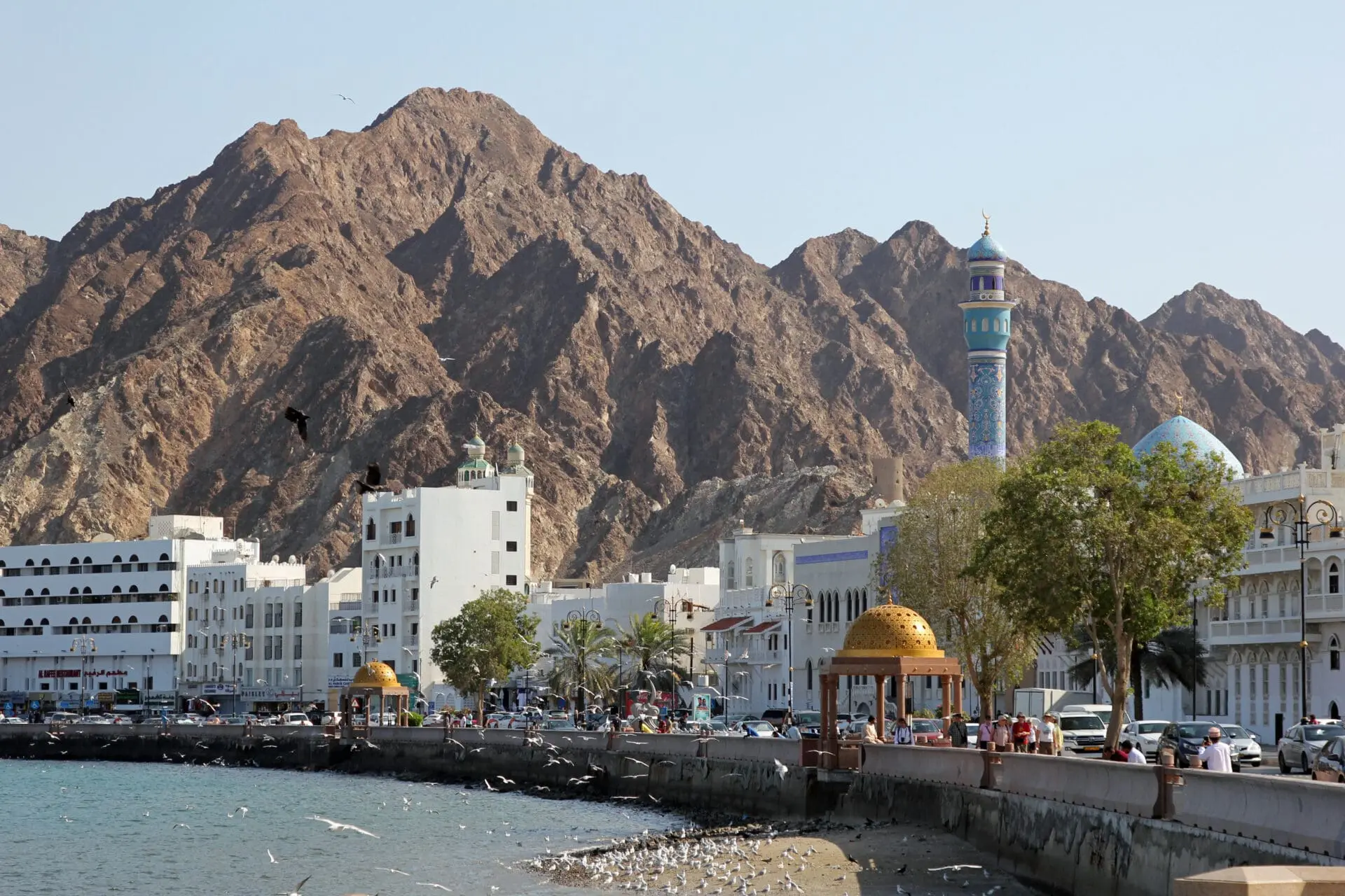Promenade_at_the_harbour_of_Muscat_47953967456-min